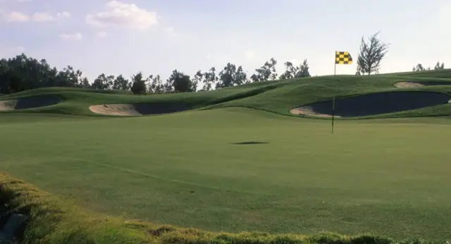 Green guarded by bunkers