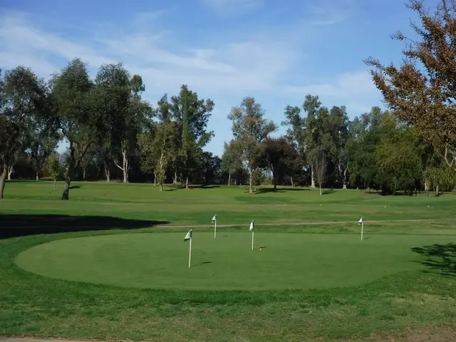 Practice green among valley oaks