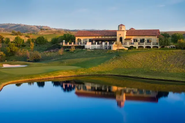 Poppy Ridge clubhouse reflected in the lake
