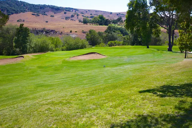 Bunkered green below the Santa Maria hills